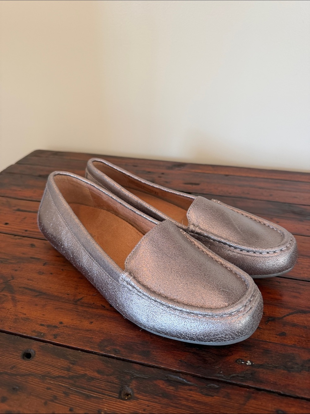 Vionic Debbie Metallic Silver Slip-On Loafers.  Size 9